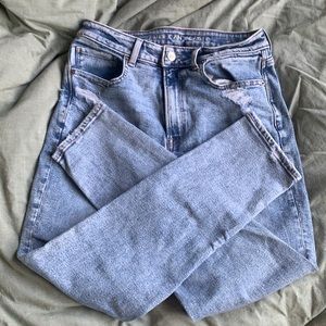 American Eagle Mom Jean, Size 6, Light Wash